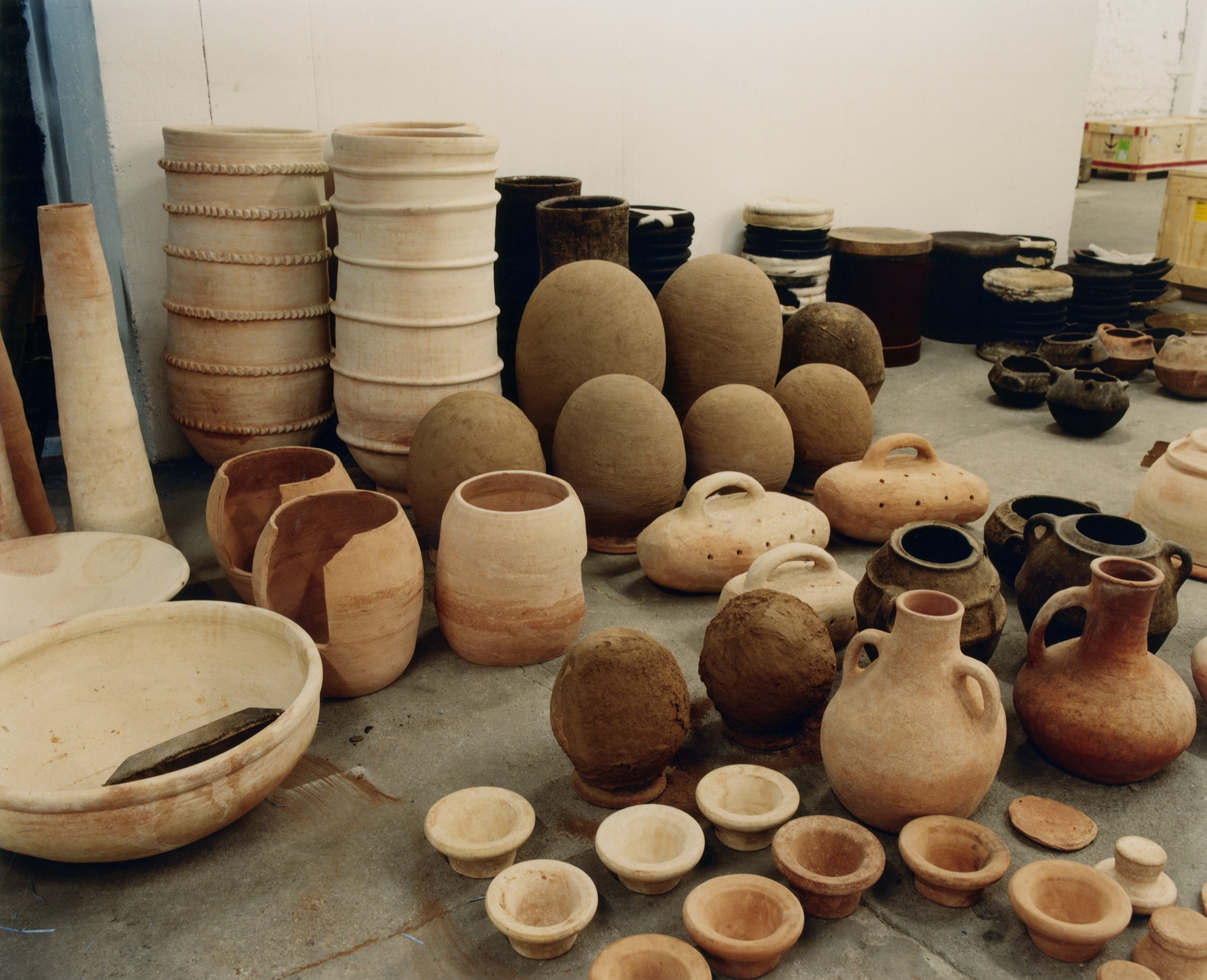 At-Tāriq — Pottery from the Atlas region, studio view — Photo: Alexandre Guirkinger