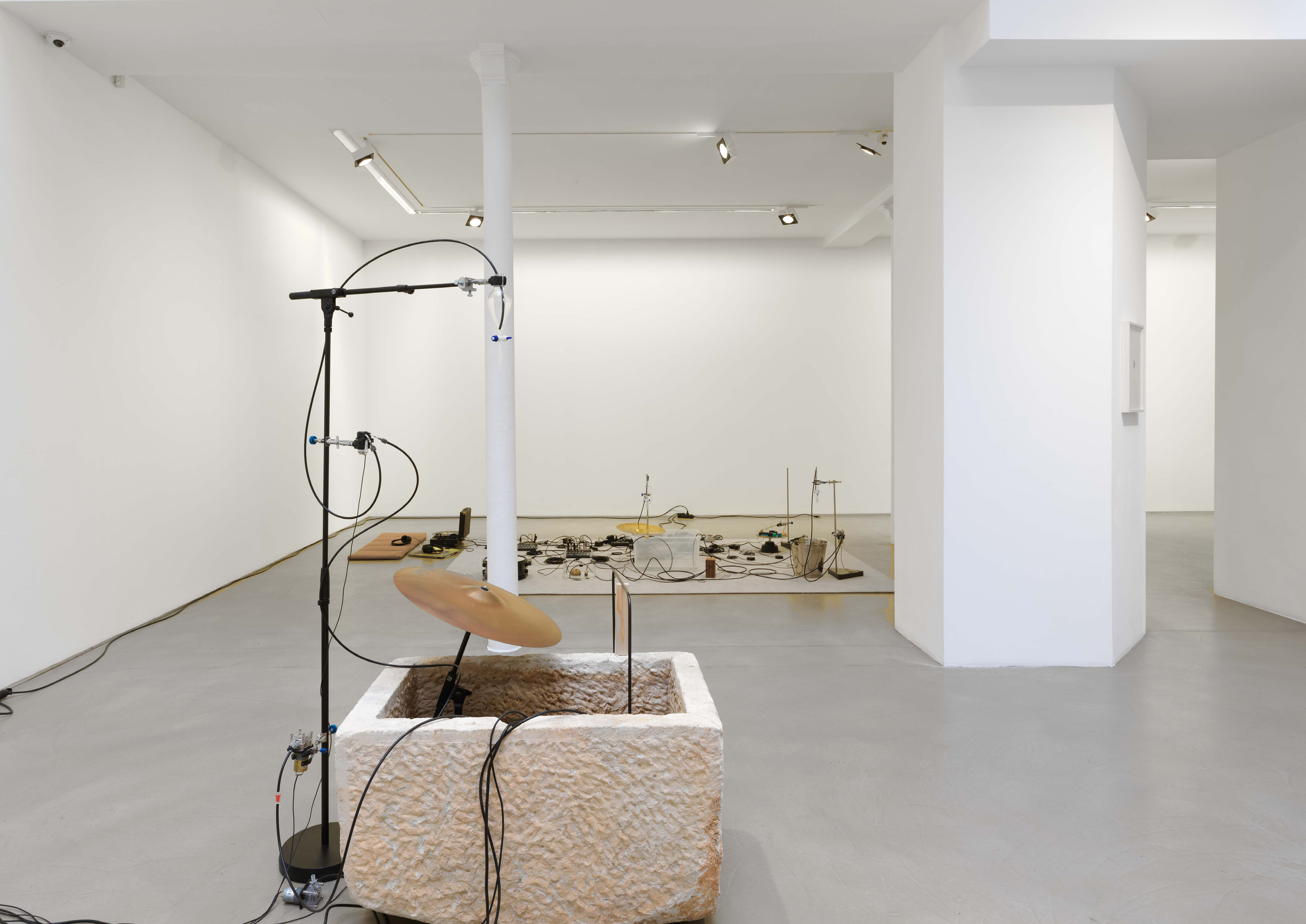 The Whisperers — Installation view, Galerie Chantal Crousel, Paris, France, 2021